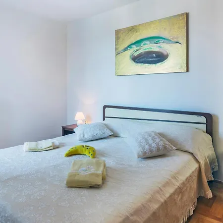 1 Bedroom Beautiful In Apartament