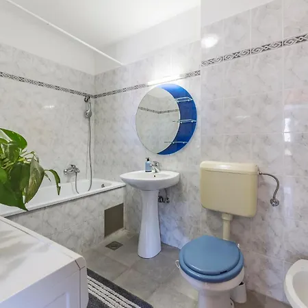 1 Bedroom Beautiful In Apartament