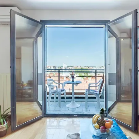 1 Bedroom Beautiful In Apartament Pula