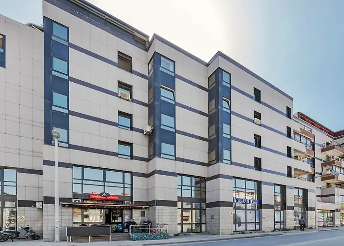 Apartment 1 Bedroom Beautiful In Pula