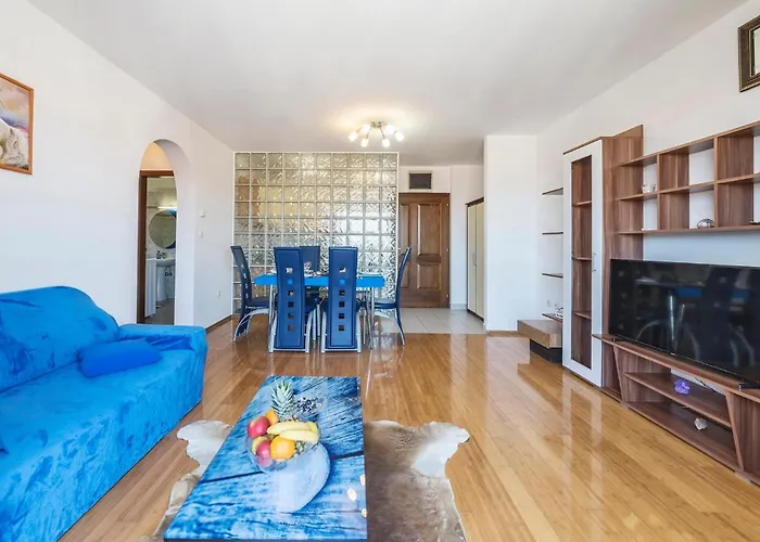 Apartment 1 Bedroom Beautiful In *