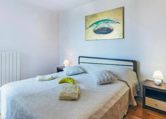 1 Bedroom Beautiful In Apartment