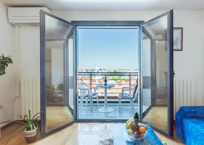 1 Bedroom Beautiful In Apartment Pula