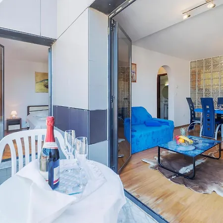 Apartman 1 Bedroom Beautiful In