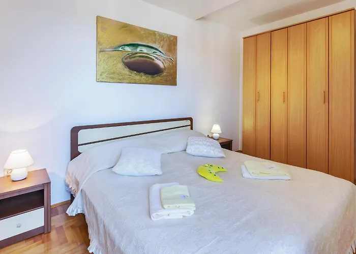 Apartman 1 Bedroom Beautiful In Póla